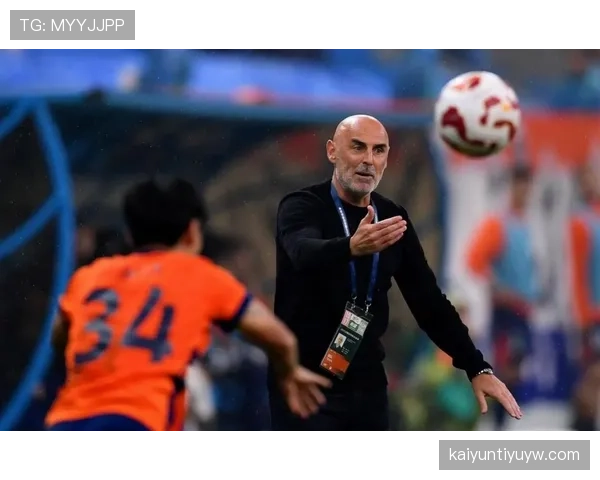 假摔判罚要点：裁判如何以接触、意图与录像判定黄牌