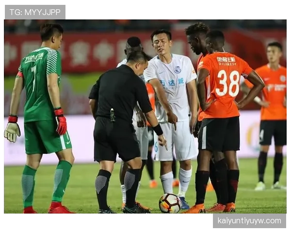 VAR回看流程揭秘：裁判如何精准复核关键判罚？