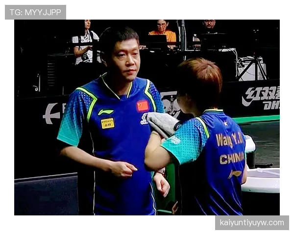 张志磊赛后背着菜篮子回家，这反差我刷手机的手都停了