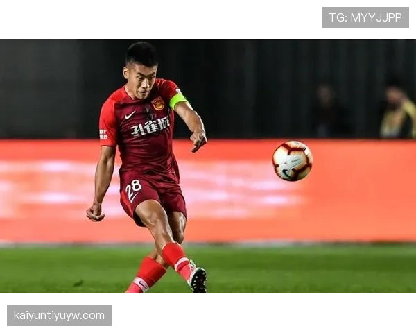 替补席吃红牌，裁判依据哪条规则直接罚上看台？