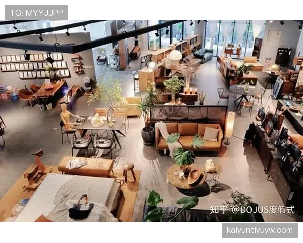 柳雅慧随手一张客厅照，沙发像展厅、茶几堆着一堆品牌盒子，我尴尬地关了屏