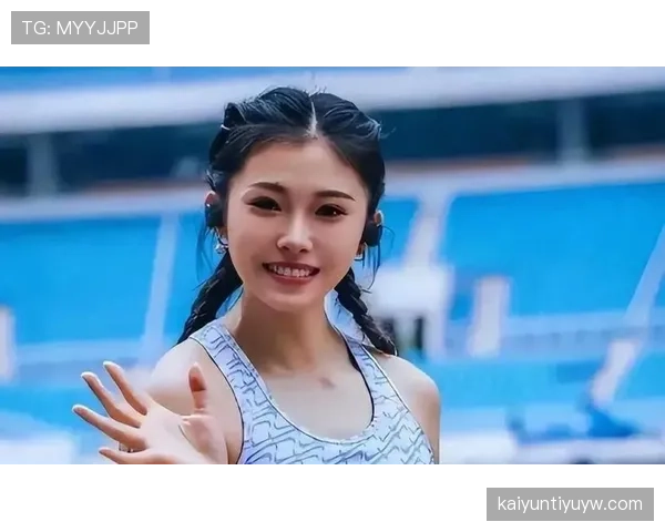 谁跟吴艳妮说不能穿运动鞋逛街啊，那气场一开秒杀好几条街！